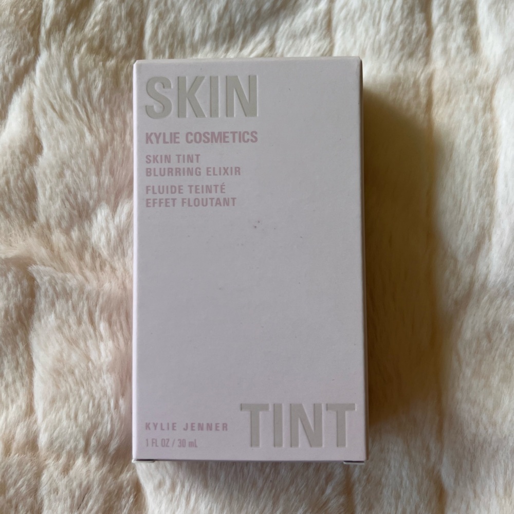 Kylie Cosmetics Skin Tint (shade: 10C)